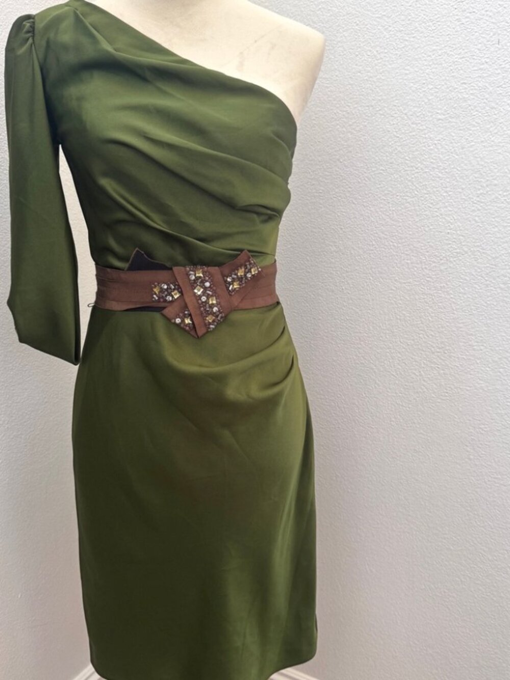 Gorgeous BCBG MaxAzria green dress!!!! stretchy comfortable!
